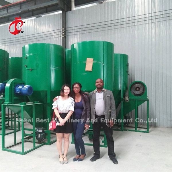 Karıştırıcı ve öğütücü makinesi 1000kg Kapasite Hayvan beslenmesi için tavuk yemleri fabrikası Doris